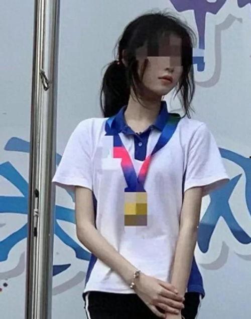 情侣合照吃瓜视频,甜蜜瞬间！情侣合照吃瓜视频揭秘甜蜜日常